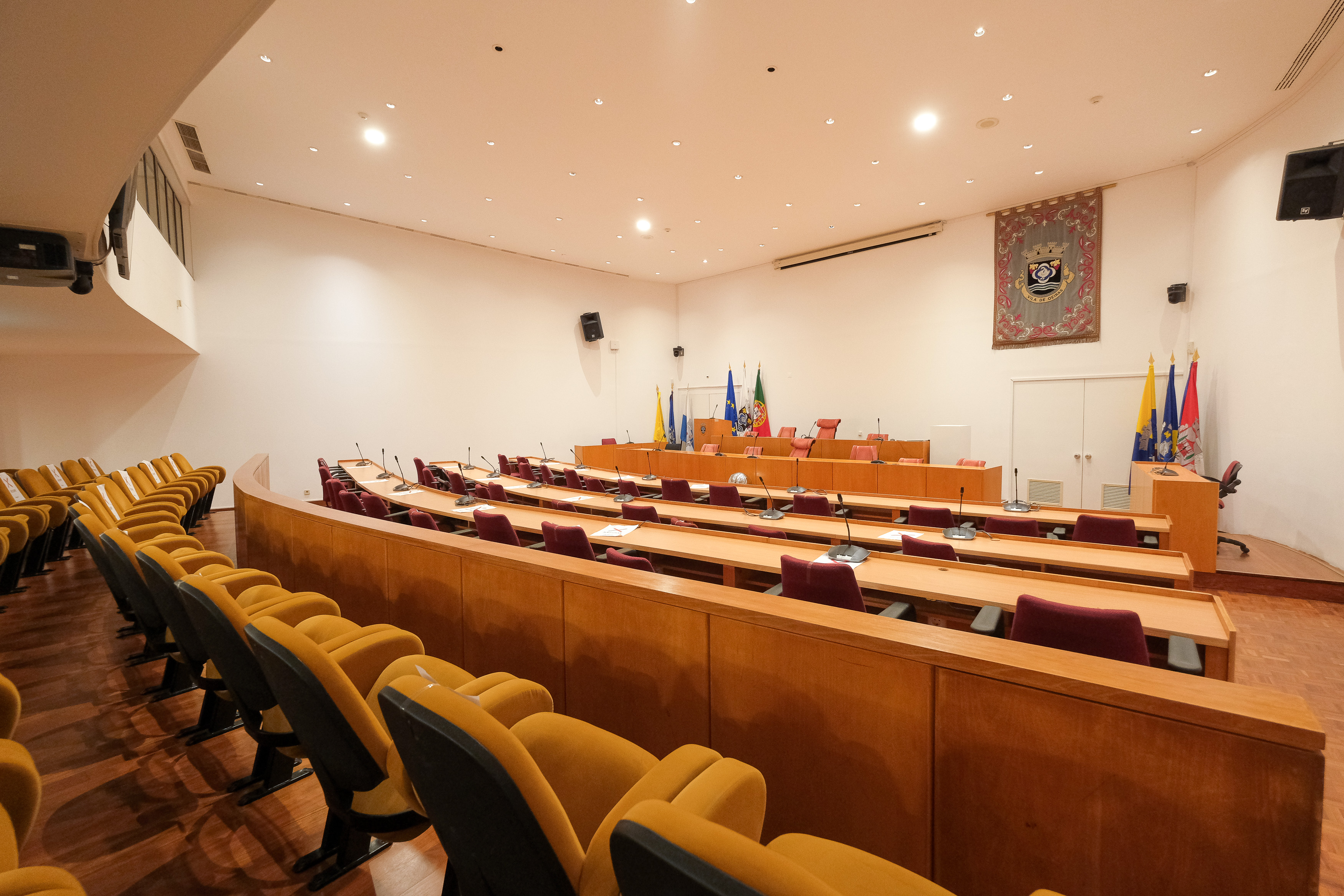 Interior do auditório da biblioteca municipal de Oeiras