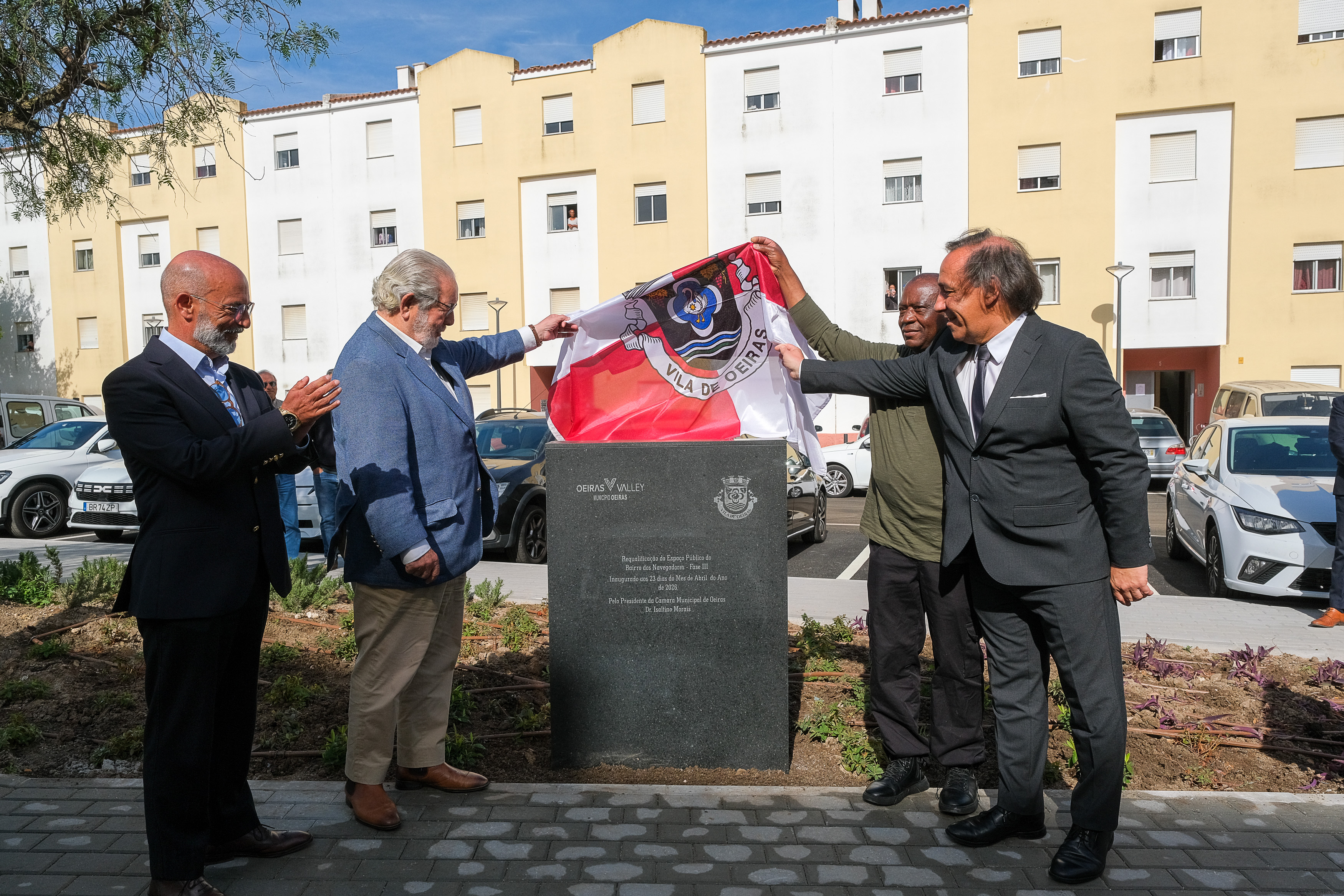fotografia da inauguração da placa do espaço público