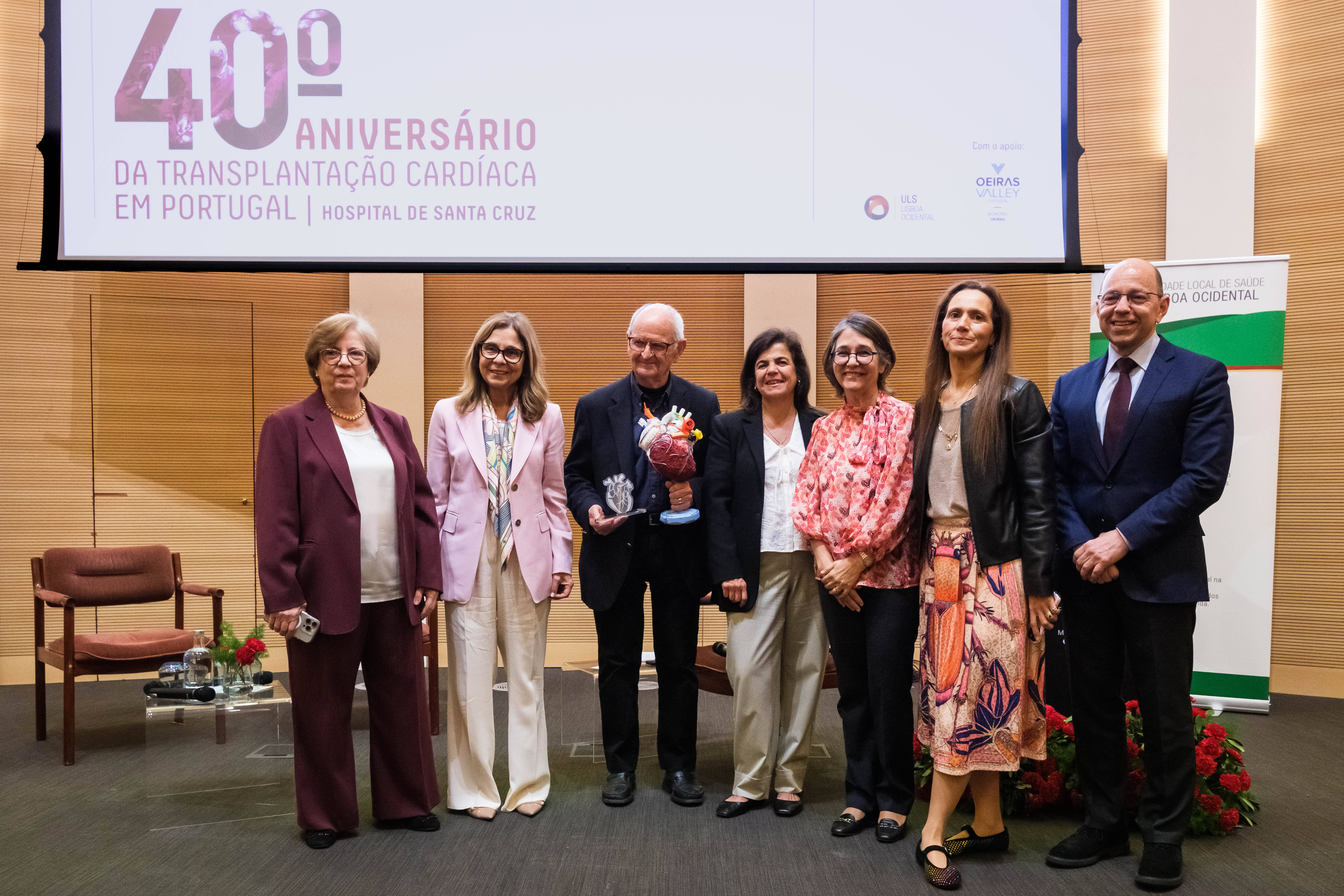 A Ministra da Saúde, a Vereadora da Câmara de Oeiras e os homenageados no palco do Templo da Poesia
