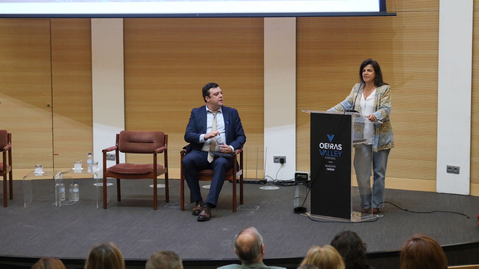 Vereadora Teresa Bacelar a discursar