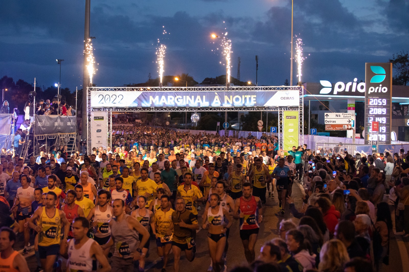 Seis mil pessoas correram na emblemática 'Marginal à Noite', em Oeiras