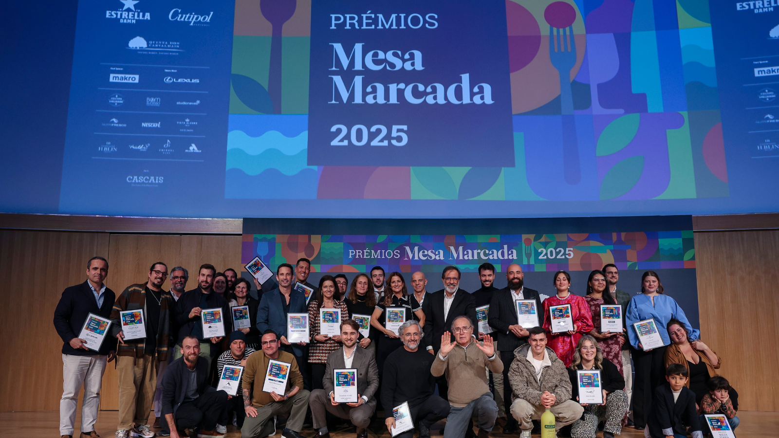 fotografia dos participantes no congresso de cozinha a receber o prémio