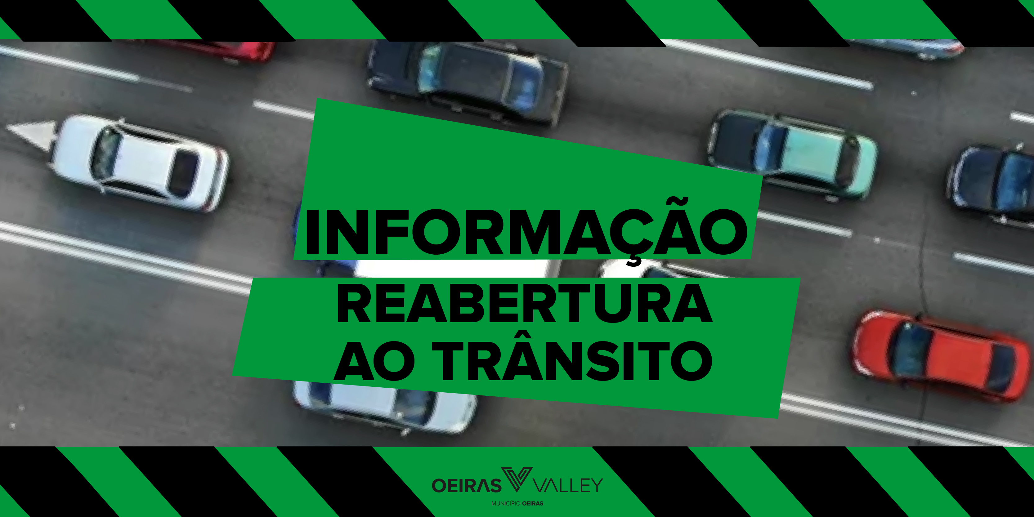 Carros perfilados com indicação reabertura ao trânsito
