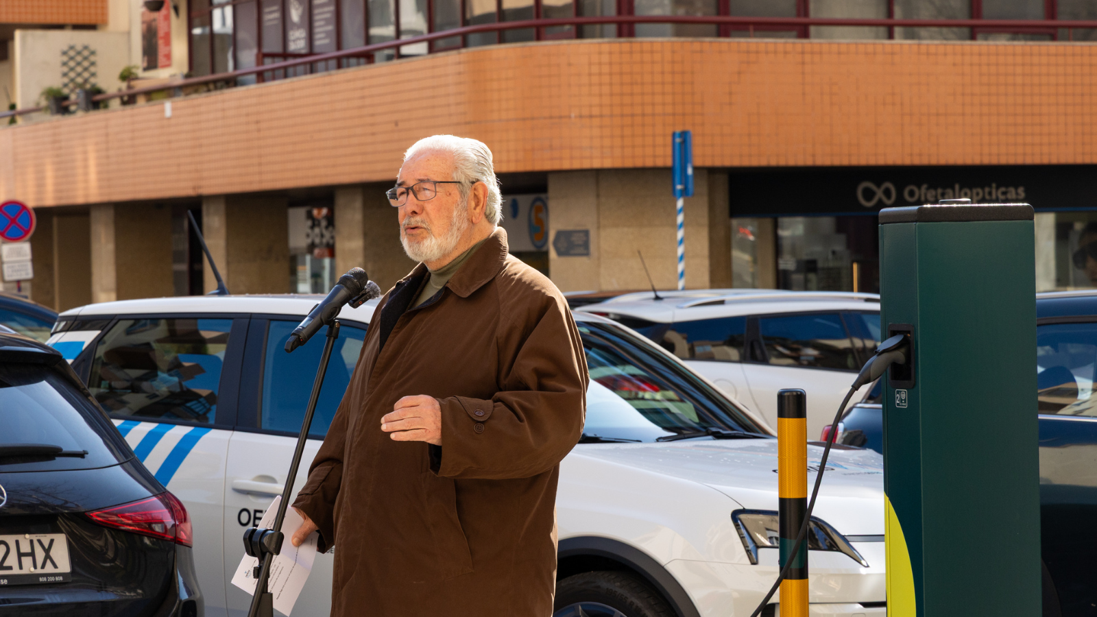 Fotografia do presidente da camara municipal de oeiras isaltino morais