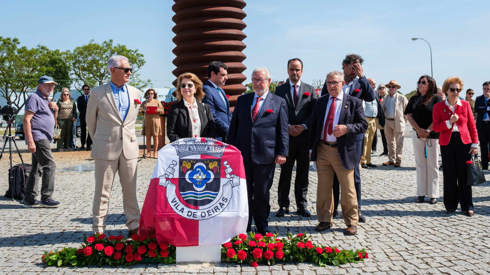 fotografia do presidente da cmo na inauguração da placa de rotunda