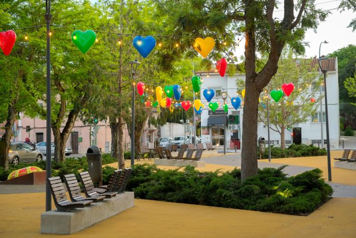Corações dão nova vida à Estrada Consiglieri Pedroso