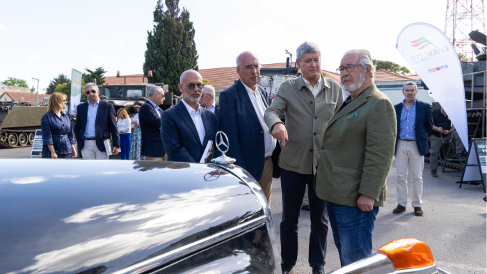 Presidente da Câmara de Oeiras marca presença no Autoclássico Militar de Oeiras