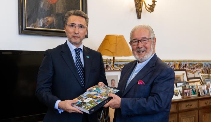 Presidente da Câmara de Oeiras recebeu Embaixador da República do Cazaquistão